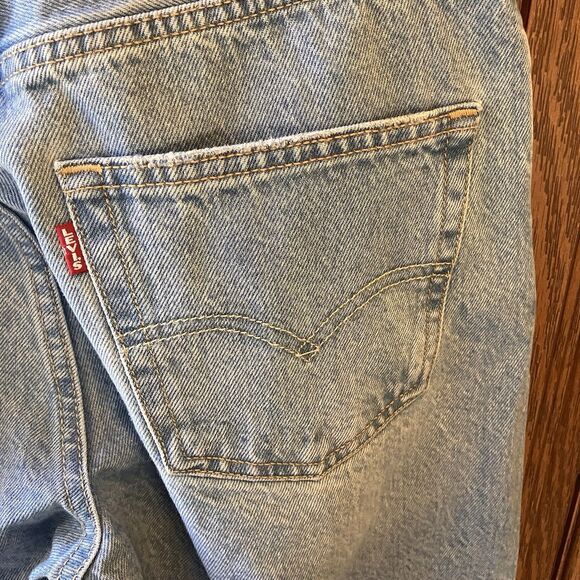 Levi’s 501 Men’s Light Wash Jeans 28x32 Button Fly NEW Big E Red Tab 100% Cotton - Picture 6 of 13